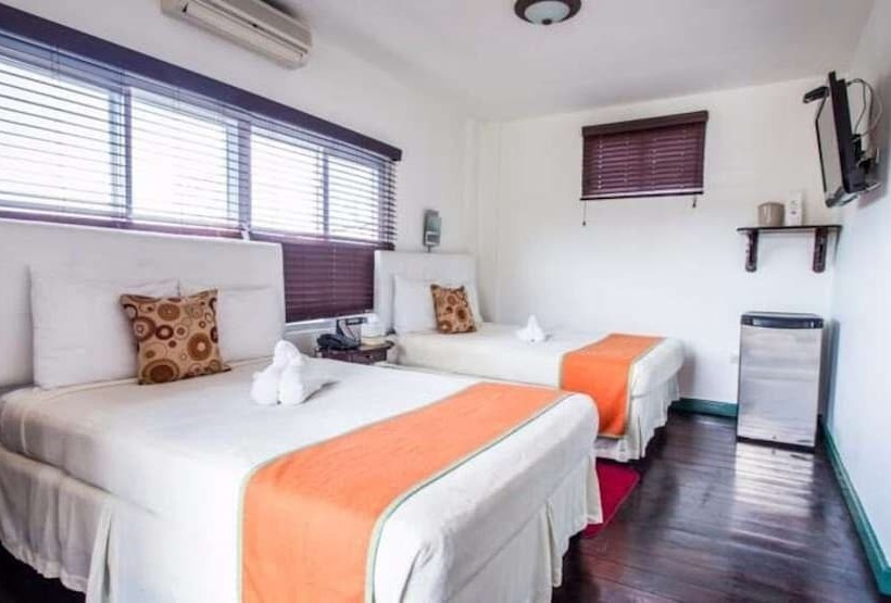 اتاق سوپریور, Altamont West