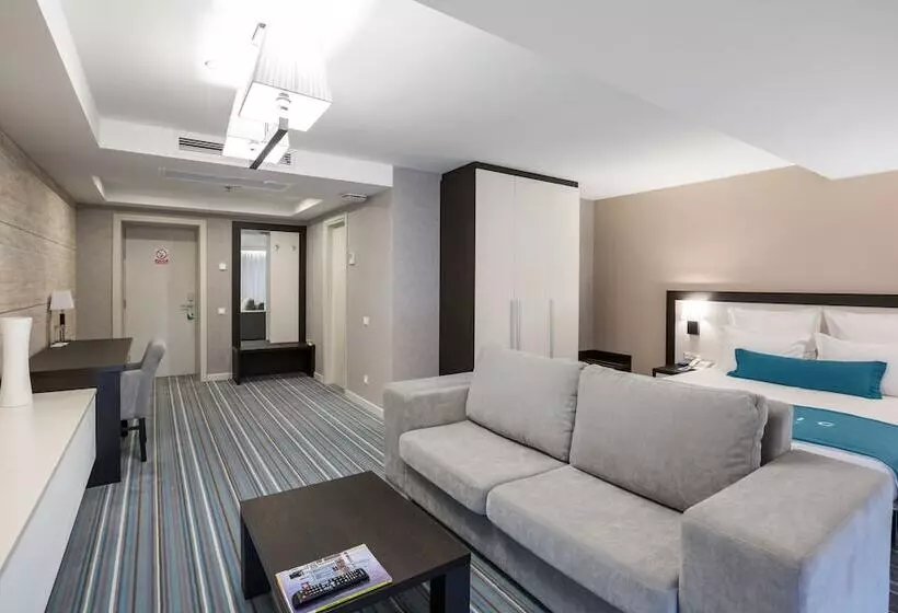 سوئیت جونیور با ماساژ آبی, Atlantic Garden Resort
