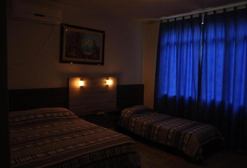 标准三人间, Blue Star Ii