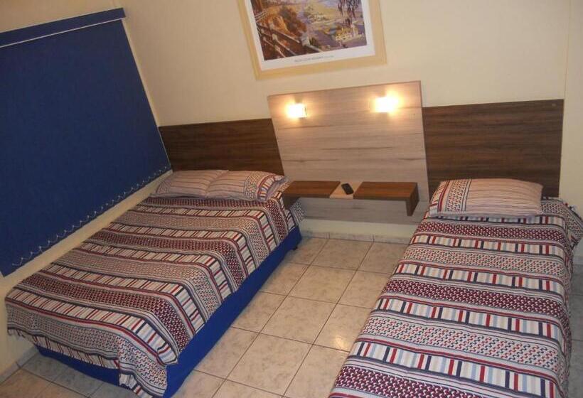 标准三人间, Blue Star Ii