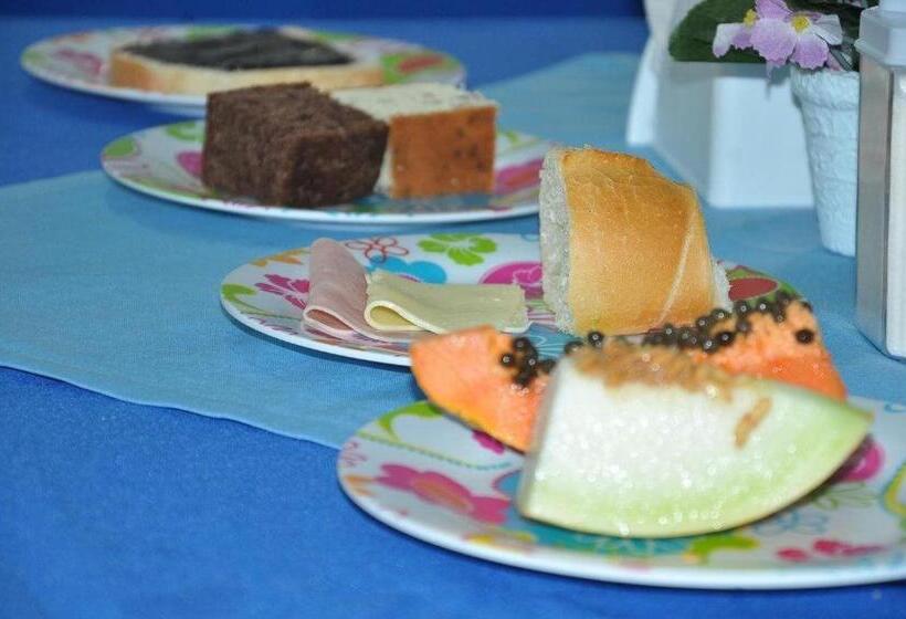 经济四人房间, Blue Star Ii