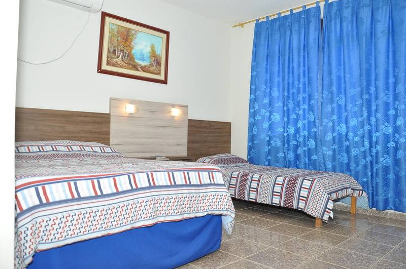 标准三人间, Blue Star Ii