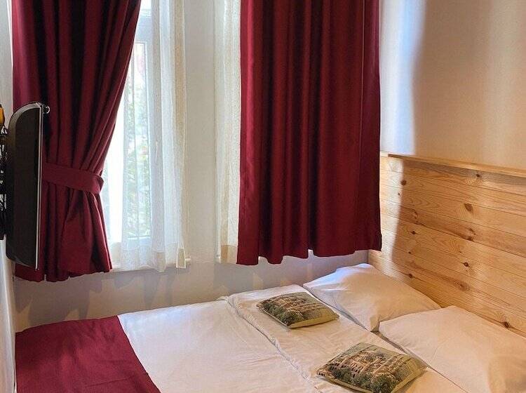 اتاق اکونومی, Corner Hot