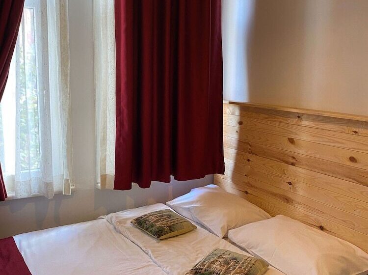 اتاق اکونومی یک تخته, Corner Hot