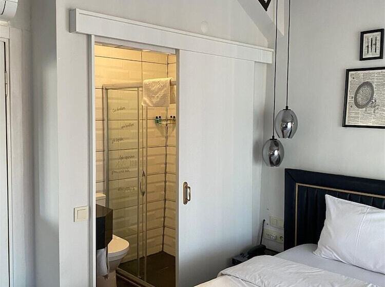 اتاق استاندارد با بالکن, Corner Hot