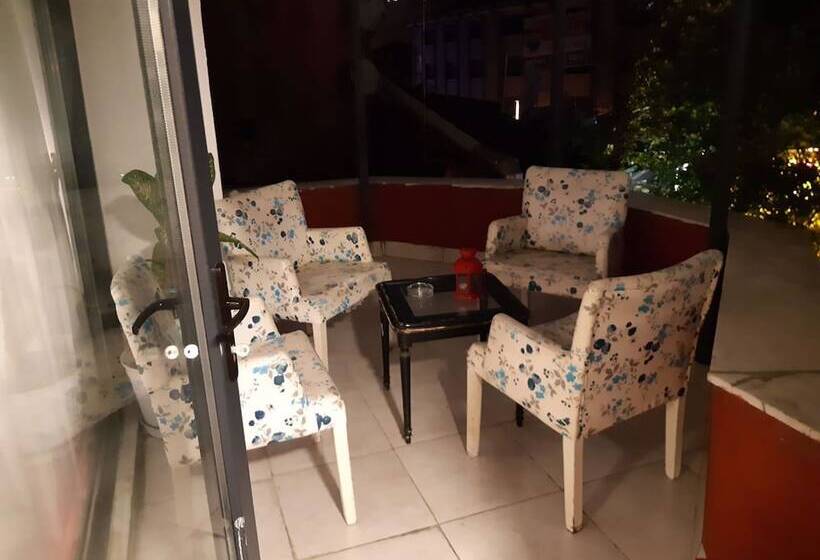 اتاق استاندارد با بالکن, Corner Hot