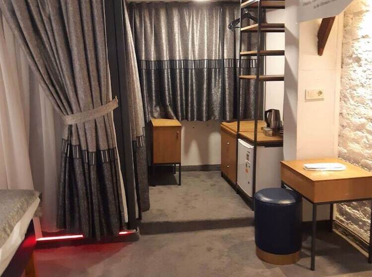 اتاق استاندارد با بالکن, Corner Hot