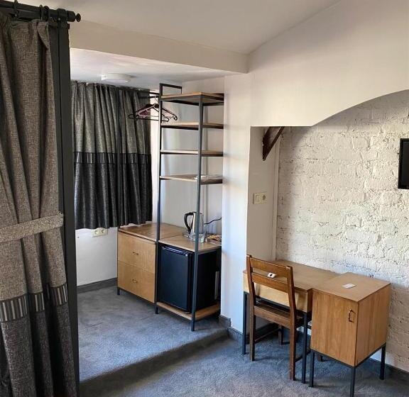 اتاق استاندارد با بالکن, Corner Hot