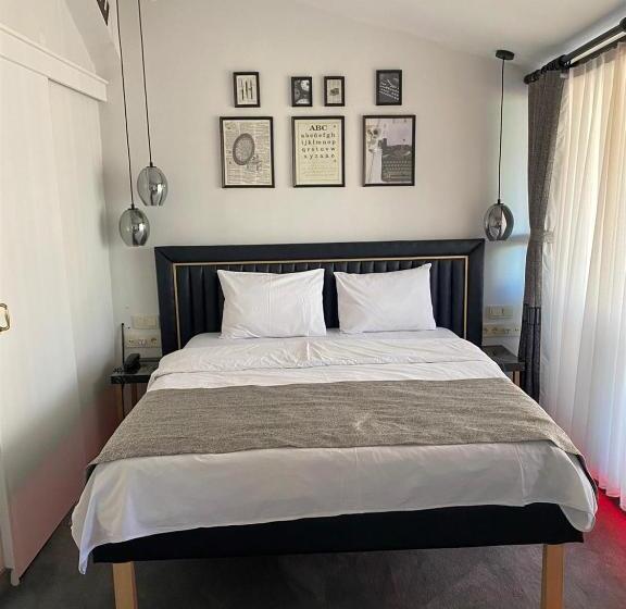 اتاق استاندارد با بالکن, Corner Hot