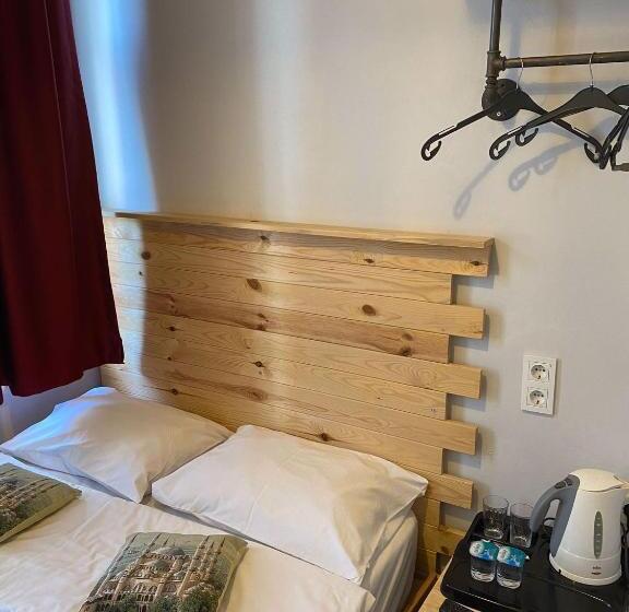 اتاق اکونومی یک تخته, Corner Hot