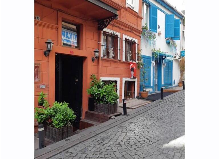 اتاق استاندارد سه نفره, Corner Hot