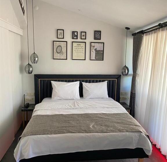 اتاق استاندارد سه نفره, Corner Hot