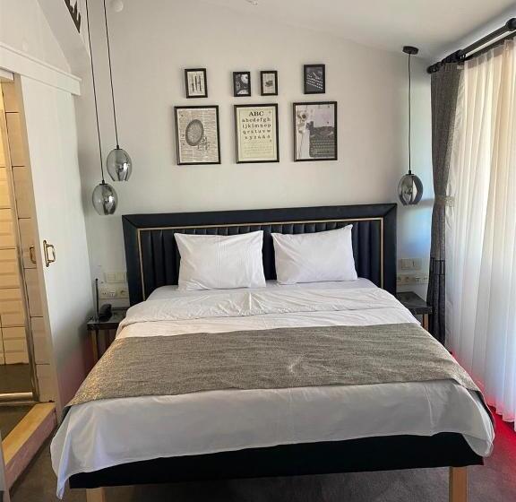 اتاق استاندارد سه نفره, Corner Hot