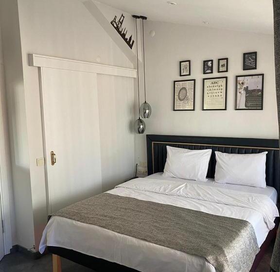 اتاق استاندارد سه نفره, Corner Hot