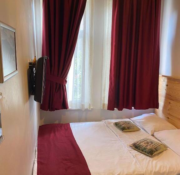 اتاق اکونومی, Corner Hot