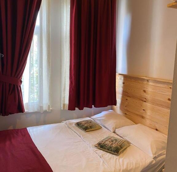 اتاق اکونومی, Corner Hot