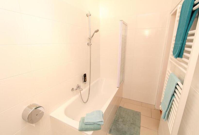 اتاق استاندارد سه نفره, Klimt