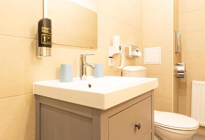 اتاق استاندارد سه نفره, Klimt