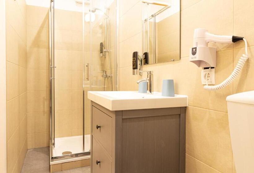 اتاق استاندارد چهار تخته, Klimt