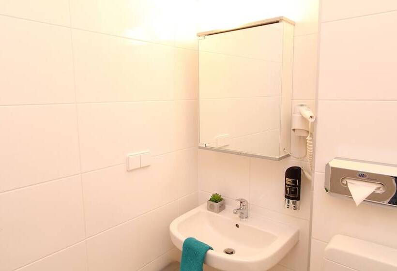 اتاق استاندارد سه نفره, Klimt