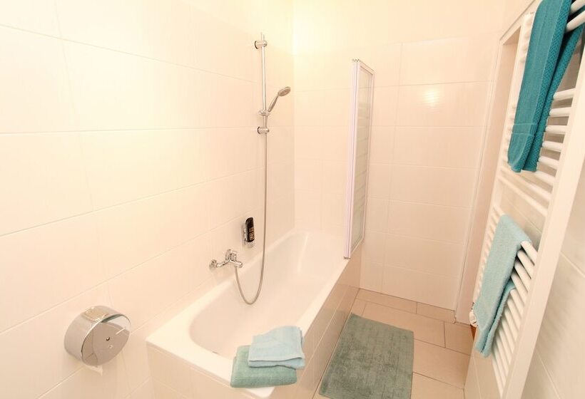 اتاق استاندارد سه نفره, Klimt