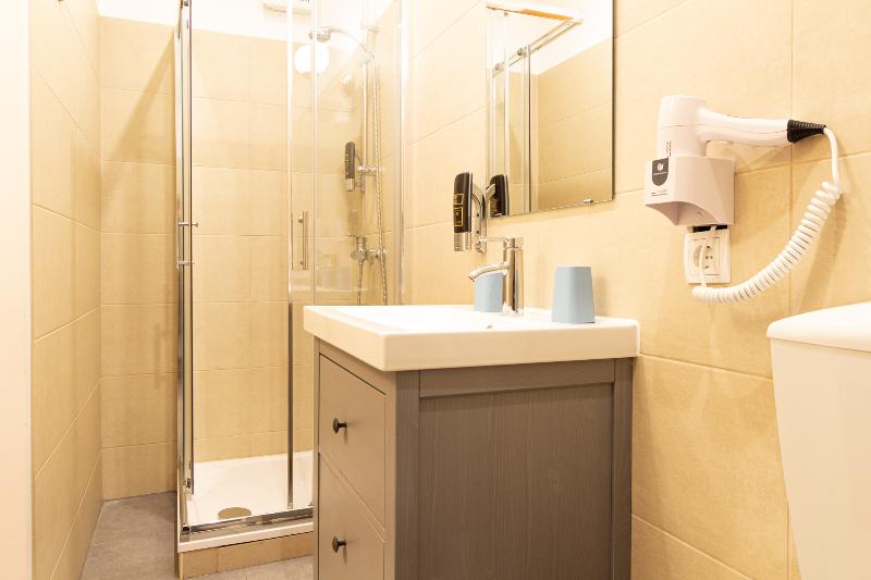 اتاق استاندارد سه نفره, Klimt