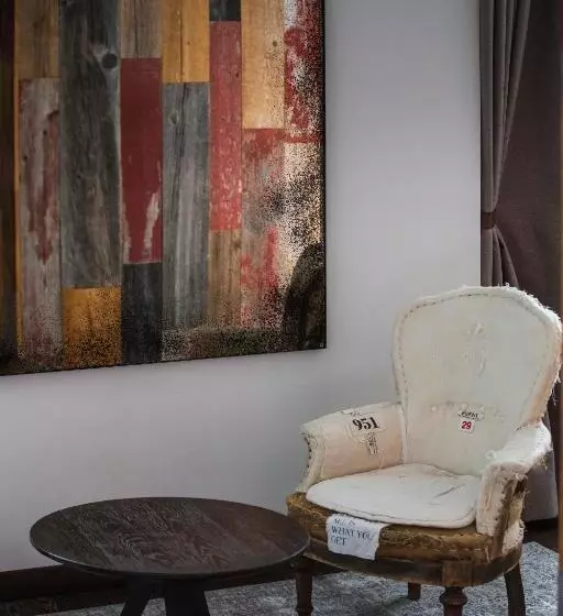 スタンダードシティビュールーム, Le Clos Des Sens