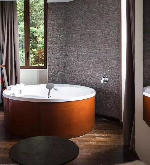 スタンダードシティビュールーム, Le Clos Des Sens
