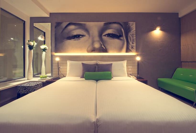 디럭스 룸, Pledge3