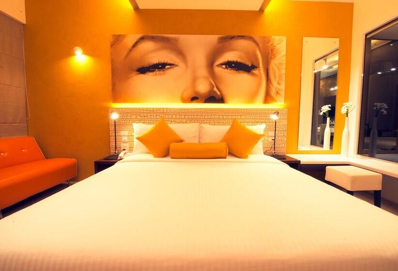 디럭스 룸, Pledge3