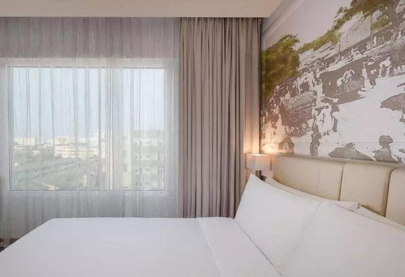 キングサイズベッドのスーペリアルーム, Radisson Hotel Colombo