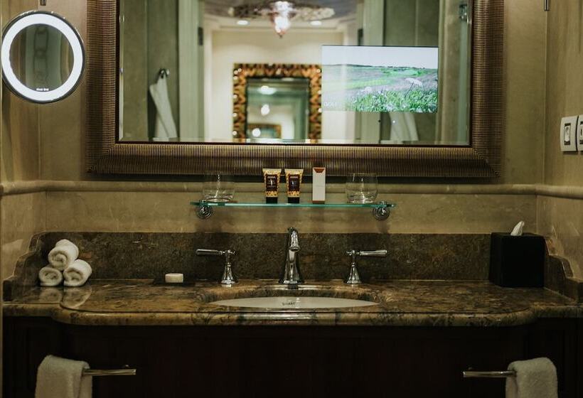 חדר דלוקס עם מרפסת, Waldorf Astoria Jerusalem