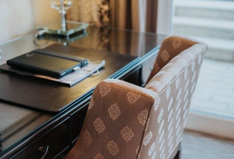 חדר דחוקס עם מיטת קינג, Waldorf Astoria Jerusalem