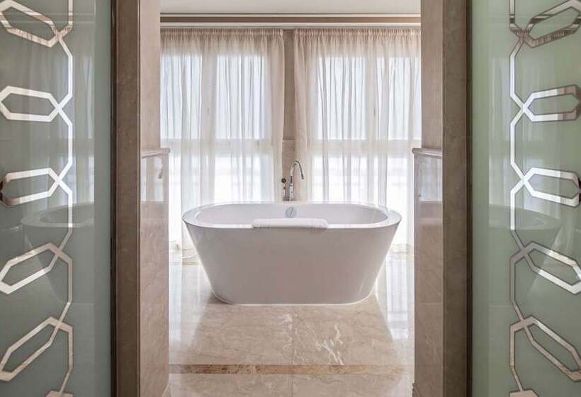 חדר דלוקס עם מרפסת, Waldorf Astoria Jerusalem