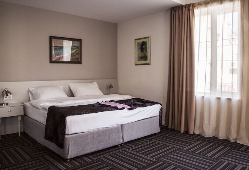 اتاق خانوادگی, Zp Palace