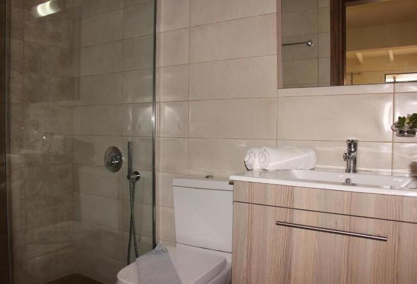 شقة غرفة واحدة, Kristi Apartments