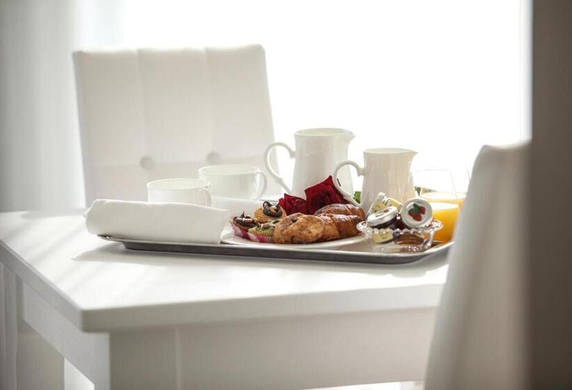 جناح جونيور, Scala Dei Turchi Resort