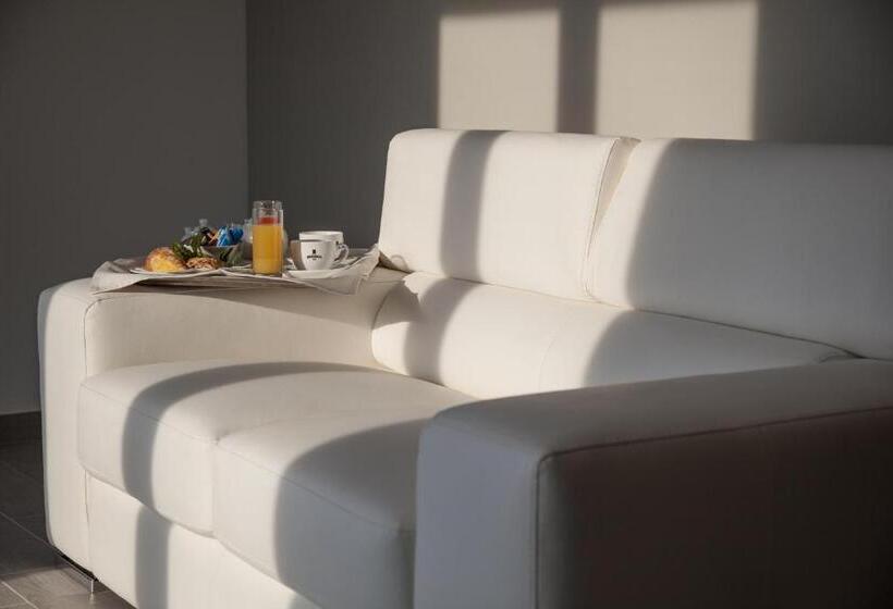 جناح جونيور, Scala Dei Turchi Resort