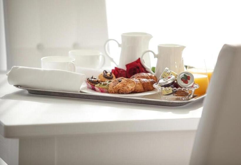 جناح جونيور, Scala Dei Turchi Resort