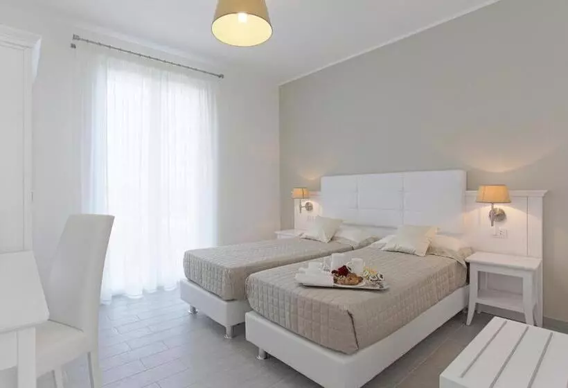 اتاق لوکس خانوادگی, Scala Dei Turchi Resort
