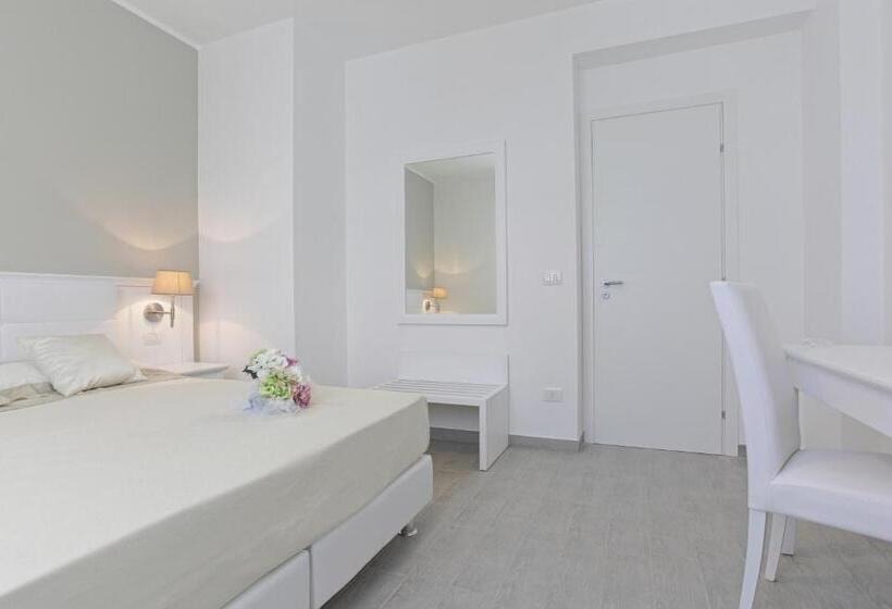 غرفة سوبيريور ثلاثية, Scala Dei Turchi Resort