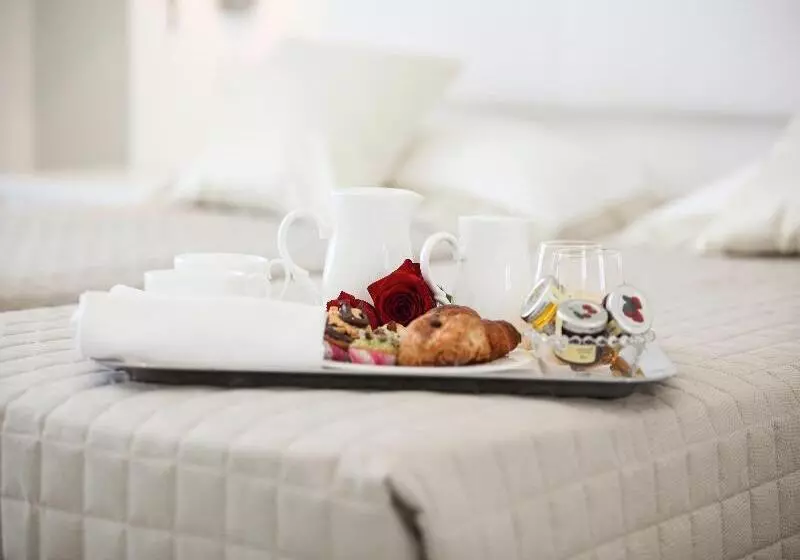 اتاق لوکس سه تخته, Scala Dei Turchi Resort