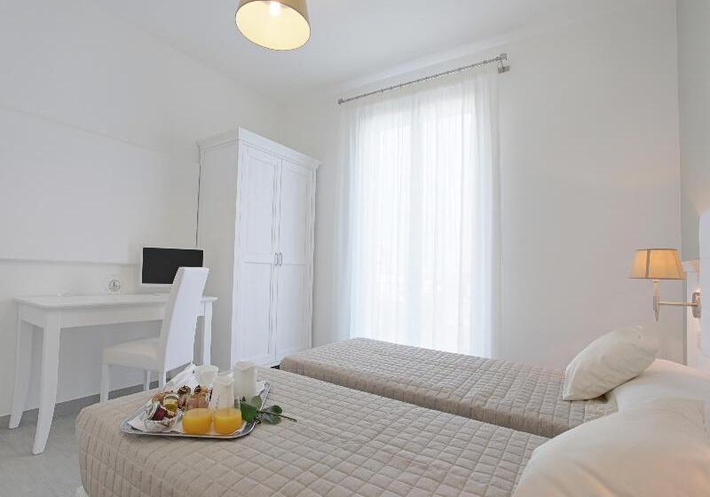 غرفة ديلوكس ثلاثية, Scala Dei Turchi Resort