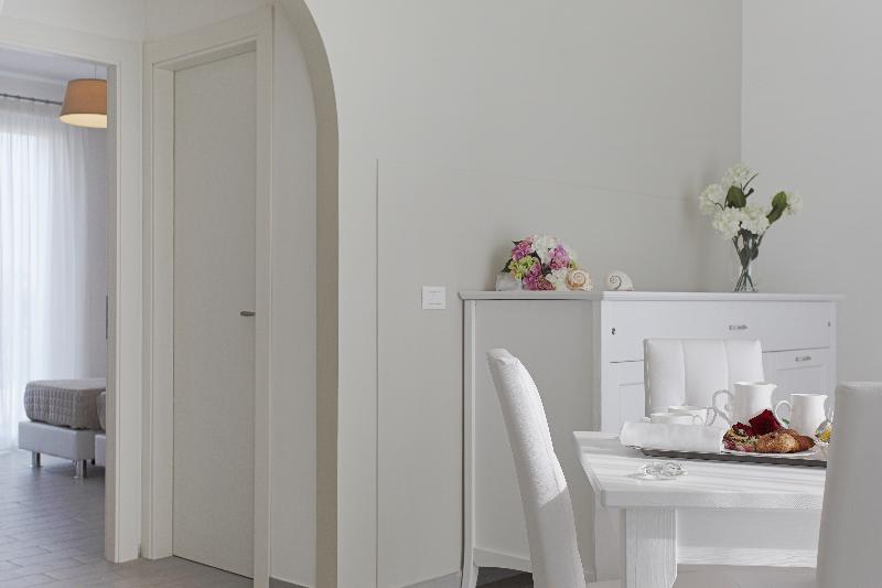 غرفة ديلوكس ثلاثية, Scala Dei Turchi Resort