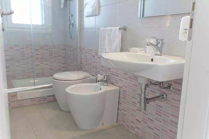 اتاق لوکس سه تخته, Scala Dei Turchi Resort