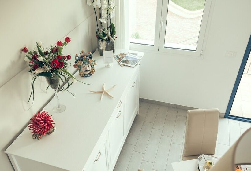 جناح جونيور, Scala Dei Turchi Resort