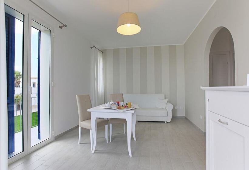 غرفة ديلوكس ثلاثية, Scala Dei Turchi Resort