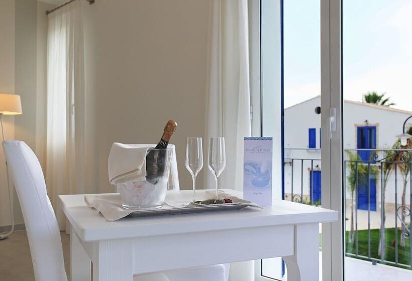 غرفة ديلوكس ثلاثية, Scala Dei Turchi Resort