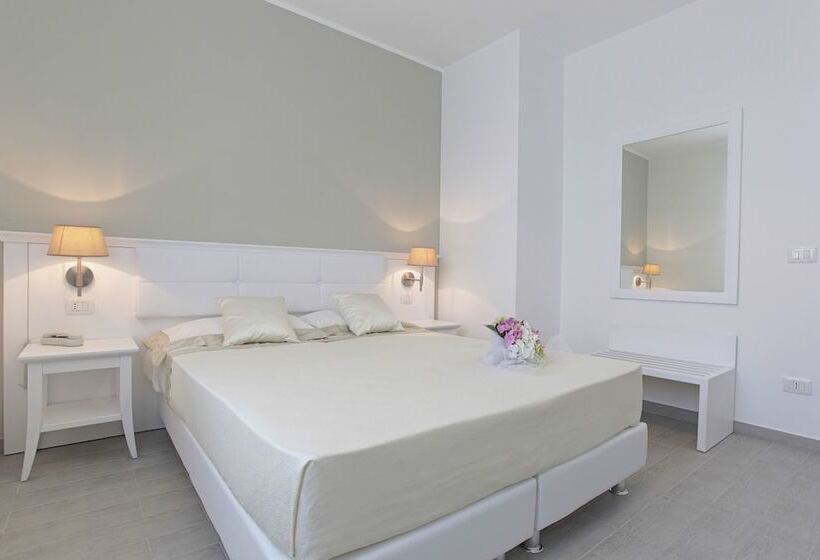 غرفة سوبيريور ثلاثية, Scala Dei Turchi Resort