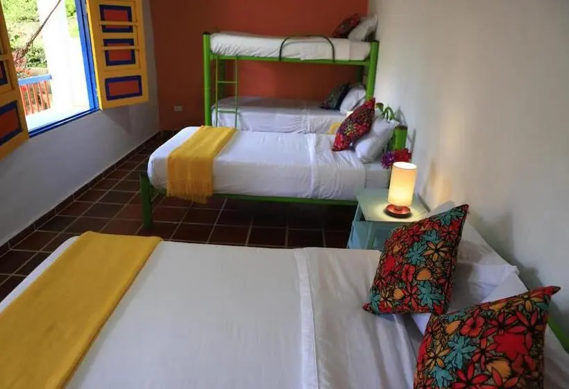 Perhehuone, Ecohotel Monteverde
